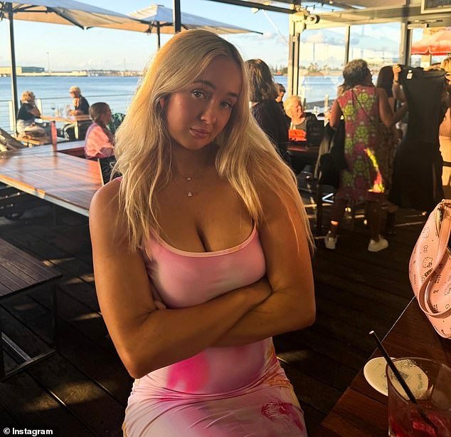 La fila del bikini en Bali explota después de que una turista australiana afirmara que la encerraron en una comisaría y la dejaron temiendo por sus hijos.