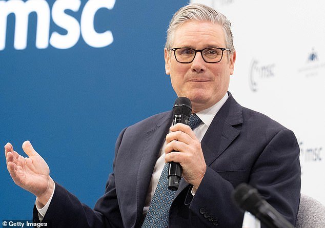 La Oficina del Gabinete dijo que un grupo de expertos vinculado al Partido Laborista pagado para investigar a periodistas que informan sobre «donaciones secretas» debería ser «revisado».