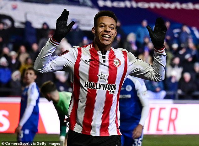 Un gol en propia meta acaba con los sueños de Macclesfield en la Copa FA en la derrota ante Brentford, ya que no logran recuperar el heroísmo de la victoria de Crystal Palace.