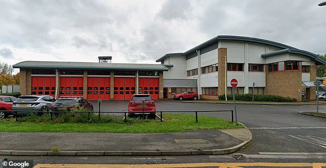 Bombero despedido injustamente después de salvar a una mujer que «parecía extrema para su edad»