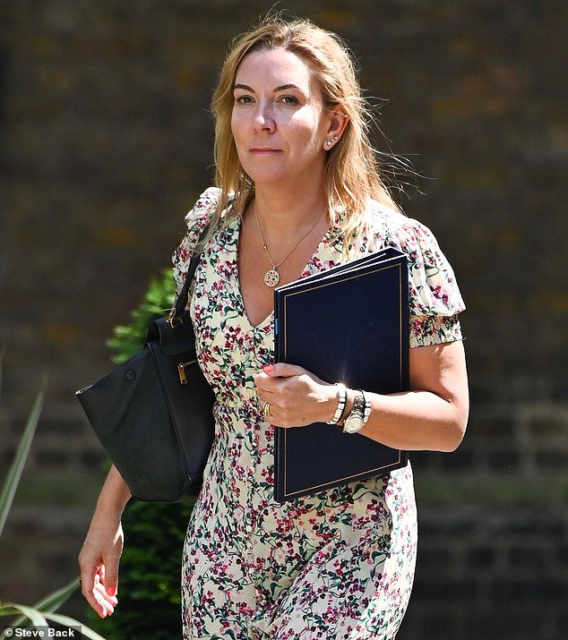 El favorito para convertirse en el principal funcionario público del Reino Unido «encontró un caso serio al que responder» antes de «encubrir» la investigación sobre las acusaciones de intimidación