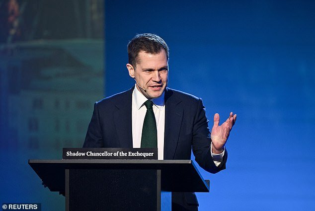 En su primer discurso en la ciudad, Genrique prometió que la reforma «devolvería la estabilidad» a la economía.