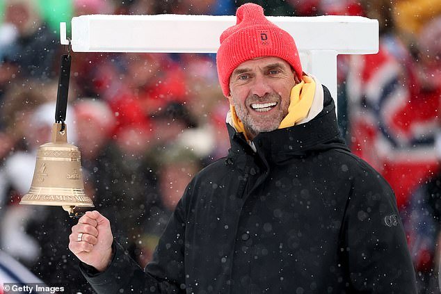 Jurgen Klopp hace una aparición sorpresa en los Juegos Olímpicos de Invierno: el legendario exjefe del Liverpool deja su huella durante la medalla de biatlón en Milán Cortina