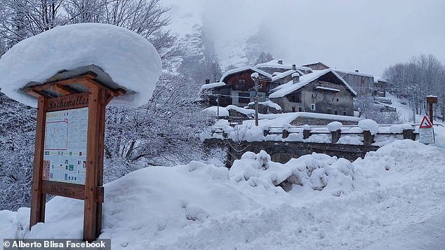 Se ordenó a los turistas que abandonaran los Alpes italianos y suizos mientras los pueblos eran evacuados debido a tanta nieve.