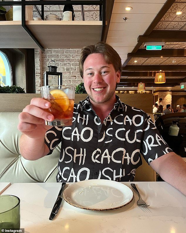 La segunda víctima de un padre trans es su hijo ingeniero, de 23 años, que muere junto a su madre mientras su hijo menor observa desde el hielo durante un partido de hockey en Rhode Island.