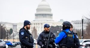 Hombre armado, de 18 años, arrestado con una escopeta cargada después de correr por el Capitolio de EE. UU…. La policía revela nuevos detalles