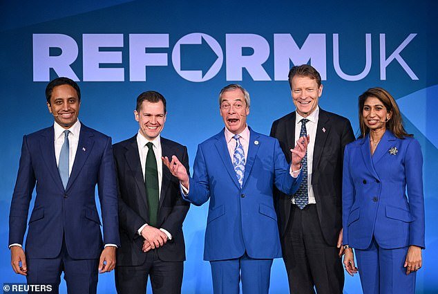 Nigel Farage: Este es el equipo que expulsará del poder a Stormer y su pandilla de socialistas.