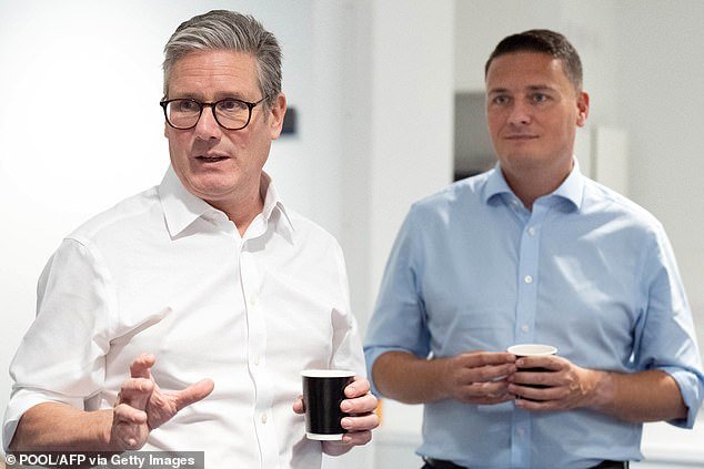 El NHS insta a más de nueve millones de personas con problemas de salud mental a buscar tratamiento en medio de temores de que la «epidemia» de ansiedad en Gran Bretaña pueda alimentar la crisis de desempleo