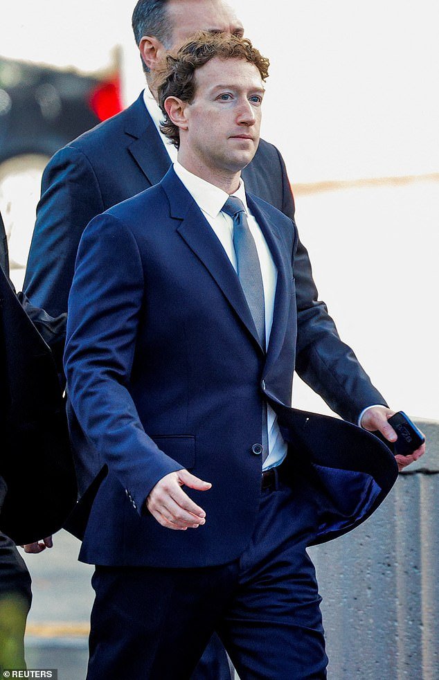 Mark Zuckerberg llega a la corte con su abogado para luchar contra un juicio histórico por adicción a las redes sociales