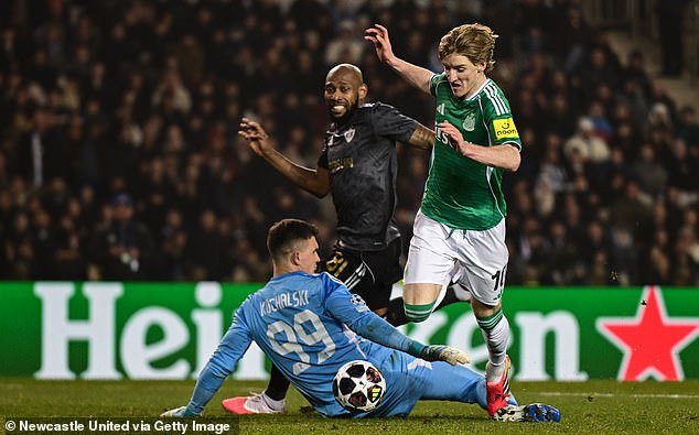 La impresionante exhibición de cuatro goles de Anthony Gordon defendió el papel de número 2 de la Copa del Mundo detrás de Harry Kane cuando Newcastle goleó al Qarabag 6-1 en Bakú, escribe Kieran Gill