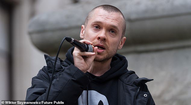 Por eso Australia está en quiebra y estoy aquí desde Inglaterra para advertirles antes de que sea demasiado tarde.