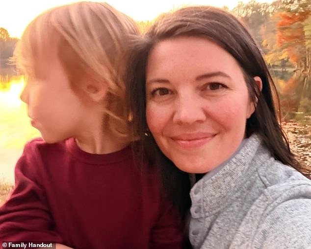 Madre que desapareció después de dejar a su esposo y a su hijo de 4 años para asistir a una reunión de la iglesia fue encontrada en un hospital a 200 millas de distancia