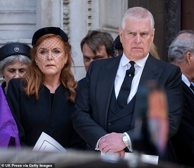 Sarah Ferguson ‘presentó a Epstein a su ahijada después de ser liberada de prisión por delitos sexuales contra menores’