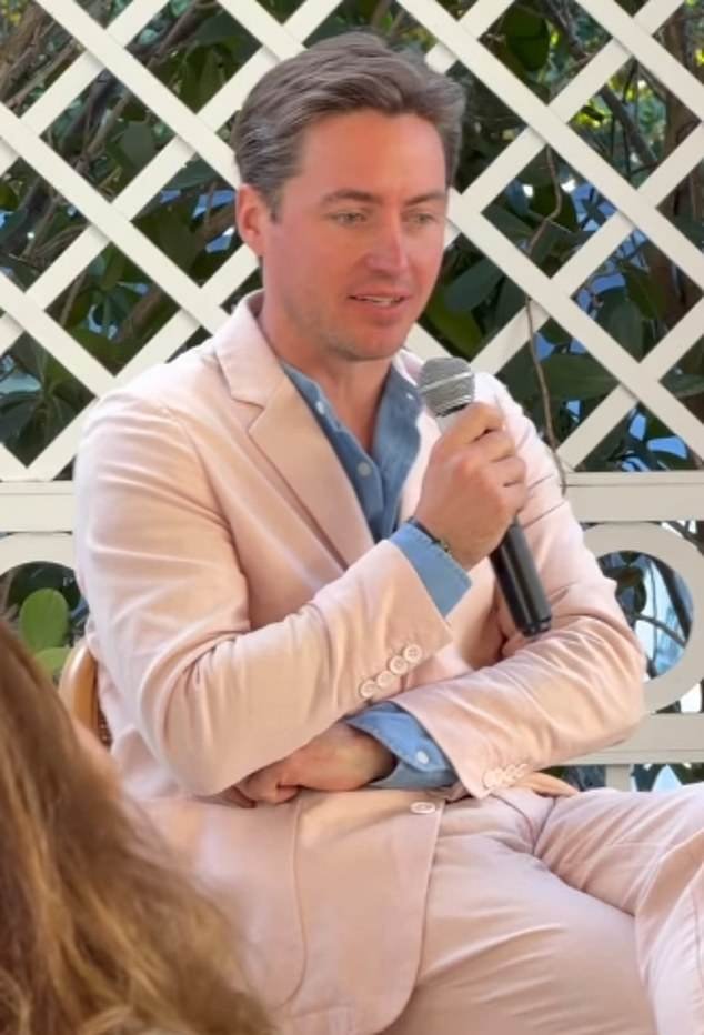 ¿En qué parte del mundo están Fergie y las princesas? El marido de Beatrice, Edoardo Mapelli Mozzi, fue visto en Palm Beach, Florida, bajo custodia policial después de que Andrew fuera arrestado en Sandringham.