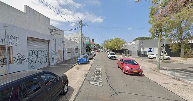 Hombre atacado con un martillo mientras esperaba horrorizado el autobús en Marrickville, Sydney