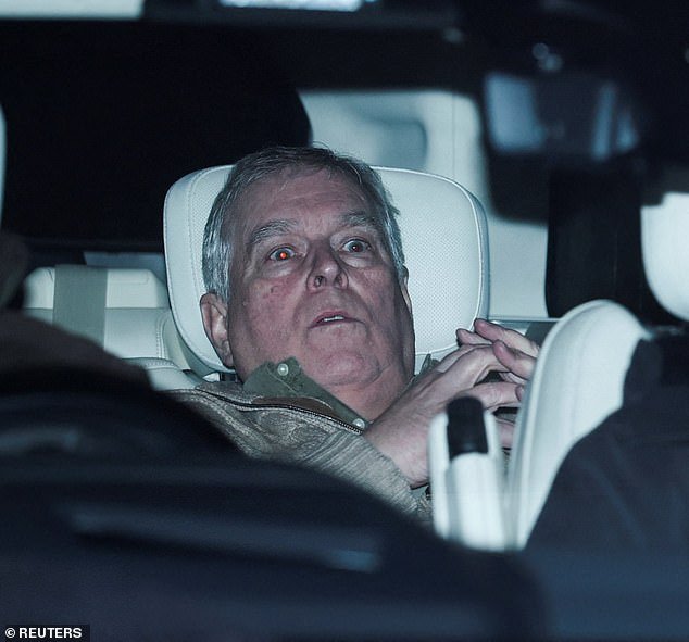 Andrew Mountbatten-Windsor debe ser retirado de la sucesión real, dice el ministro del gabinete mientras la policía registra el Royal Lodge por tercer día