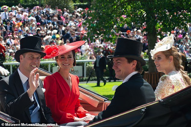 El día «difícil» de Kate y Beatrice en Royal Ascot: la salida conjunta de las princesas estuvo marcada por «disgusto y tensión mutua», afirma un experto en lenguaje corporal