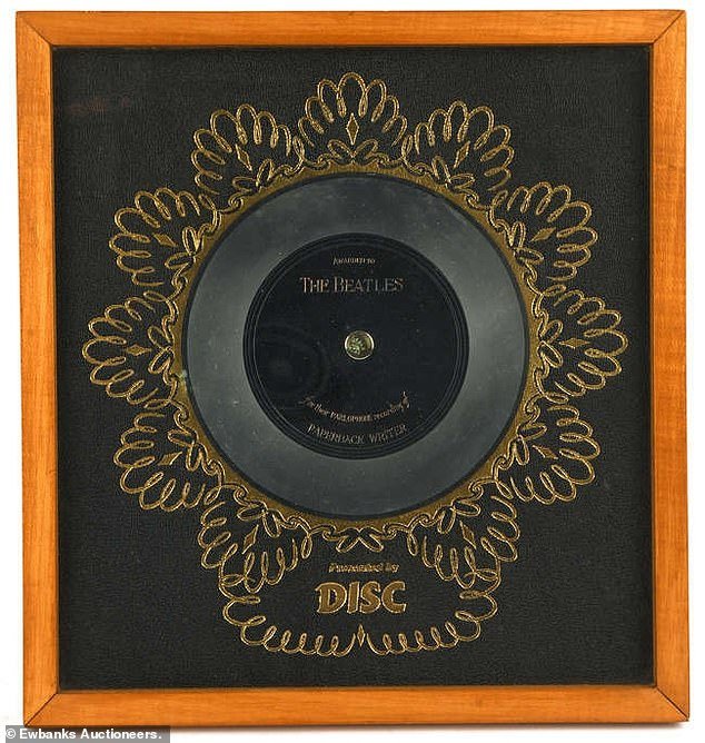 Los premios otorgados a Los Beatles en el apogeo de su fama y escondidos durante más de 60 años se entregarán bajo el martillo