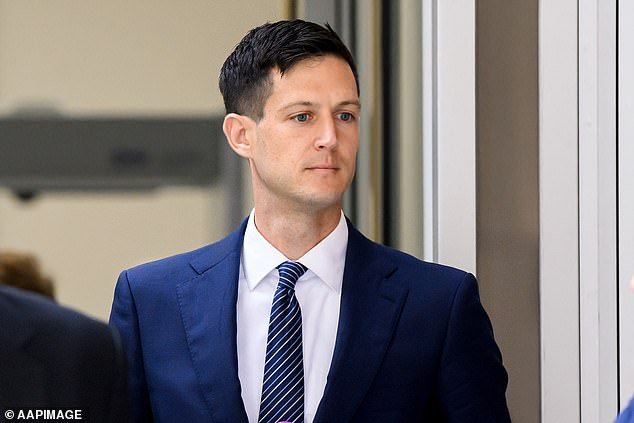 El desgarrador caso de un ex político que agredió sexualmente a una niña de 13 años se desarrolla en los tribunales