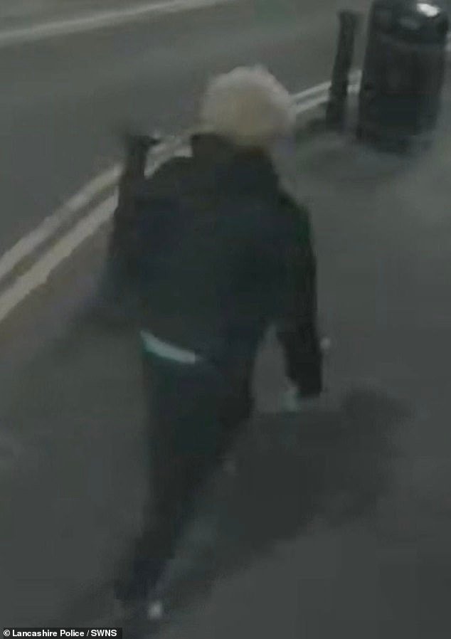 Exjefe con pelucas rubias en el momento en que prendió fuego a un restaurante indio en venganza mientras estaba encarcelado por más de siete años