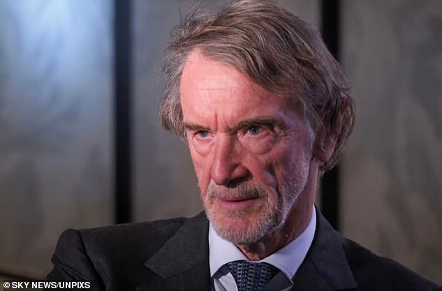 La FA reprendió a Sir Jim Ratcliffe porque le «recordaron su responsabilidad» después de que dijera que el Reino Unido estaba siendo «colonizado por inmigrantes».