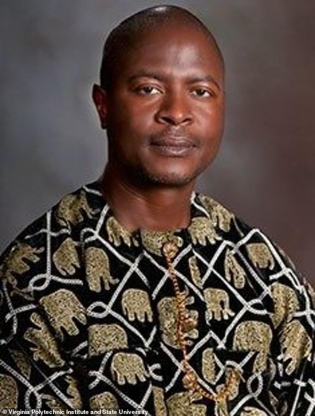 Un profesor negro aparece en los titulares tras afirmar que fue víctima de un vil ataque racista… pero surge una historia muy diferente