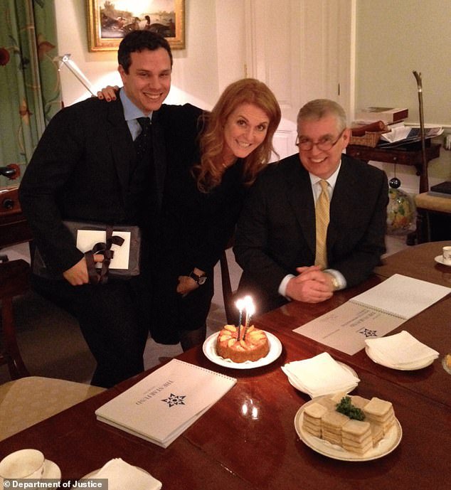 Epstein renuncia a su papel de hombre de dinero Cambridge Uni Business School después de que surgieran correos electrónicos con un financiero pedófilo