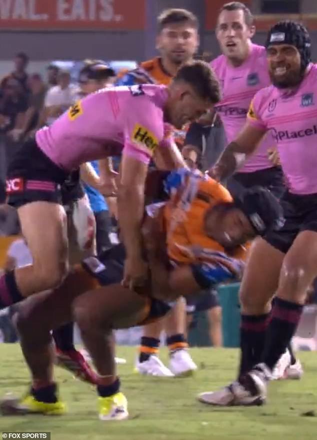 Nathan Cleary se perderá el inicio de la temporada de la NRL después de que una personalidad de los medios de fútbol pidiera una prohibición importante para el delantero de los Dolphins