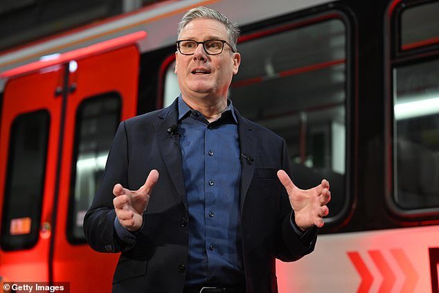 Altos funcionarios militares le dijeron a Starmer que permitiera a Irán usar bases estadounidenses para atacar