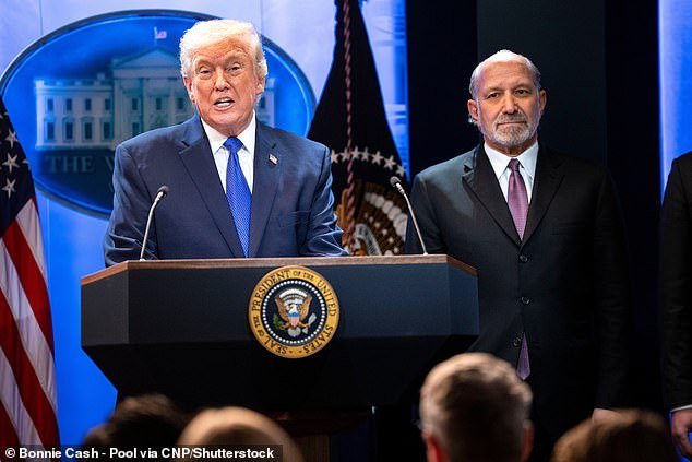 Un amigo cercano dijo que Trump herido no tuvo más remedio que atacar a Irán debido a la humillación arancelaria.