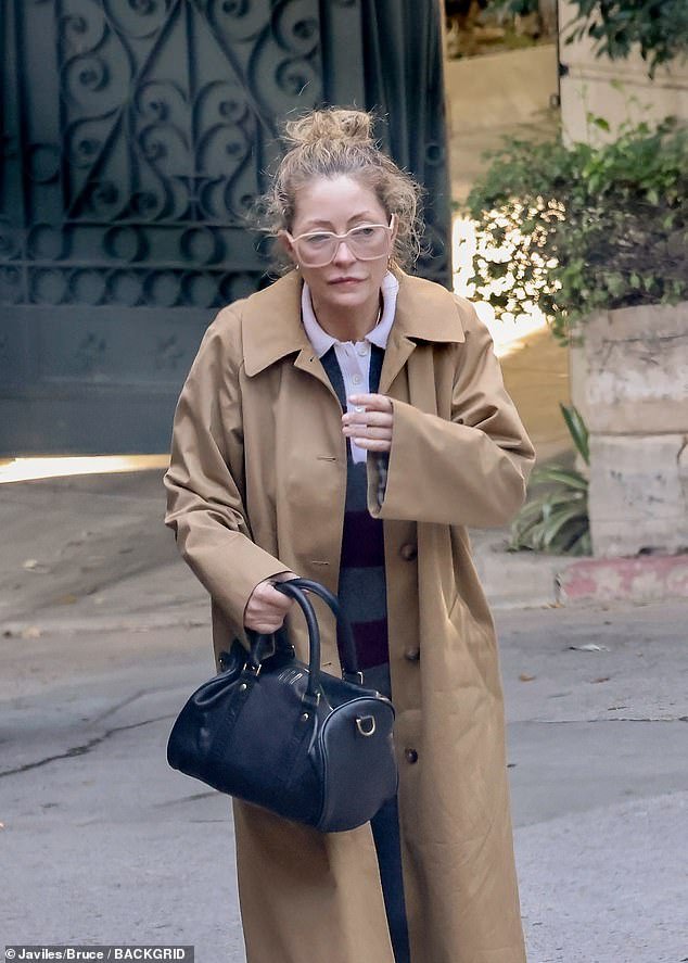 La afligida viuda de Eric Dane, Rebecca Gayheart, apareció por primera vez desde la muerte del actor, y sus amigos lanzaron un GoFundMe de 250.000 dólares para apoyar a las dos hijas de la pareja.