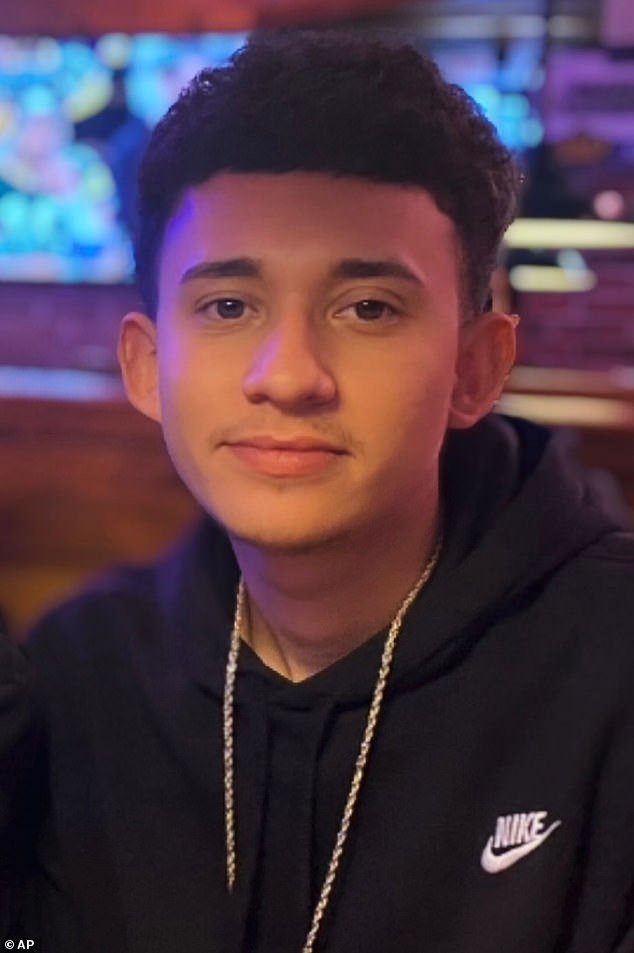 Un testigo clave que cuestionó el relato de ICE sobre el controvertido tiroteo en Texas murió en un accidente automovilístico