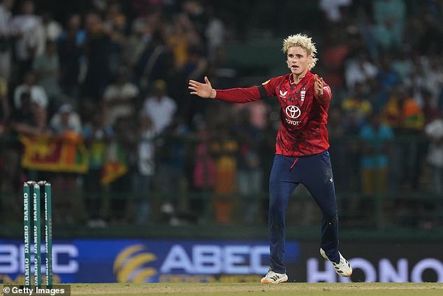 Inglaterra sufre un gran golpe antes del choque del Mundial T20 con Sri Lanka después de que una regla poco conocida impidiera a Jacob Bethel jugar a los bolos