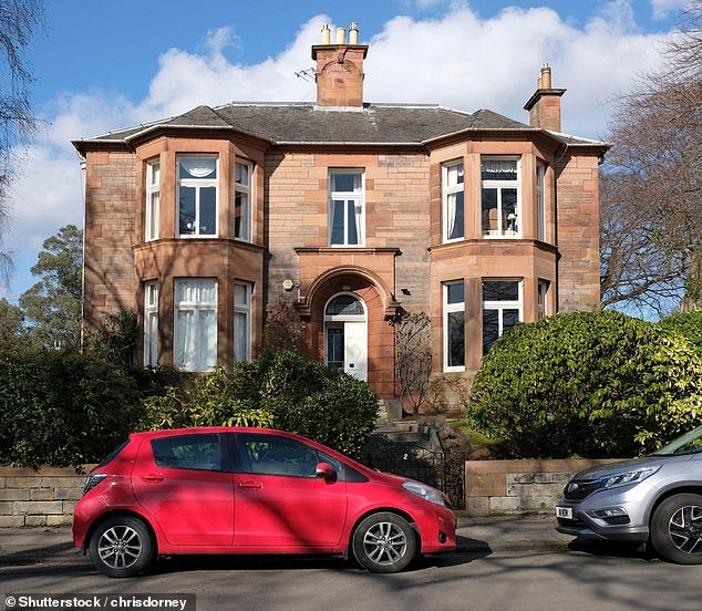 Ahora el SNP ha elaborado planes para apuntar a todos sus activos, incluidos sus bienes, sus pensiones… y sus joyas.