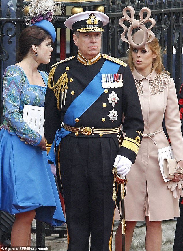 El cuestionado Andrew Mountbatten-Windsor utiliza la boda del príncipe William para impulsar su posición como embajador comercial del Reino Unido, incluida una «charla de apoyo» con el ex primer ministro David Cameron.