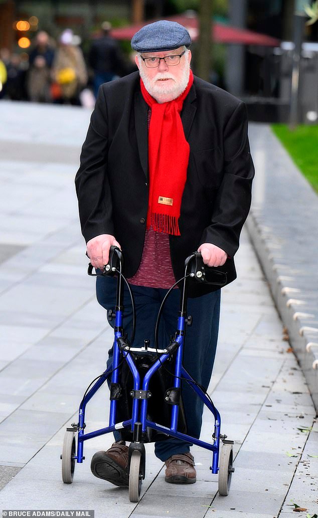 El ex jefe caído en desgracia del Co-op Bank, apodado ‘Crystal Methodist’, ha devuelto £185.000 que le robó a una anciana solterona, pero ahora el dinero tiene problemas legales.