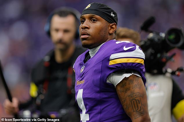 La estrella de la NFL Rondell Moore muere a los 25 años: los homenajes envían ondas de choque a través del fútbol americano tras la pérdida del receptor de los Vikings