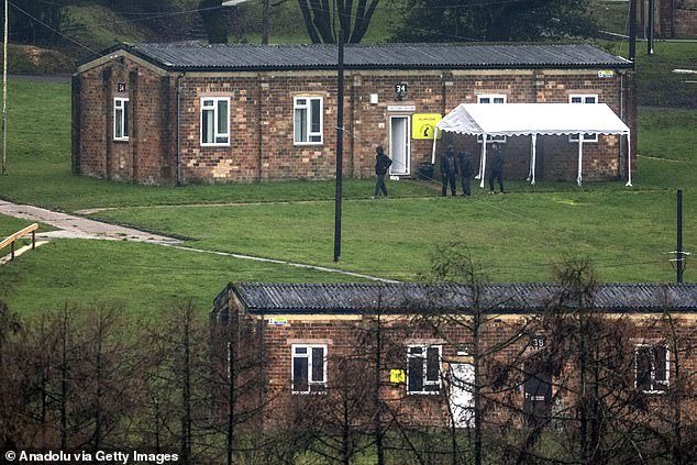 El número de inmigrantes varones en el antiguo cuartel del ejército de Crowborough se ha duplicado en el último mes.