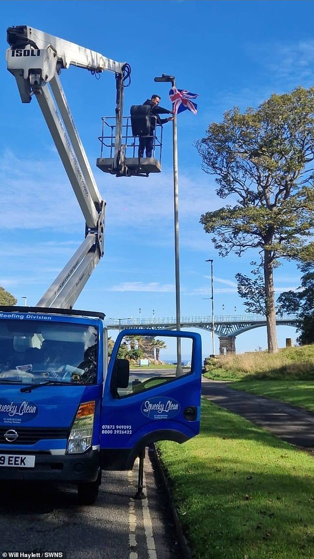 Un empresario recibió un billete de 3.000 libras esterlinas después de que su empresa utilizara una grúa para izar banderas Union Jack, antes de que el consejo las retirara todas.
