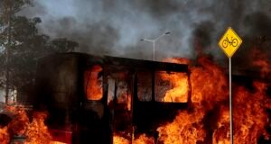 Los turistas estadounidenses están varados en un hermoso punto de acceso a México mientras los cárteles incendian automóviles y causan estragos en un ataque de «código rojo».