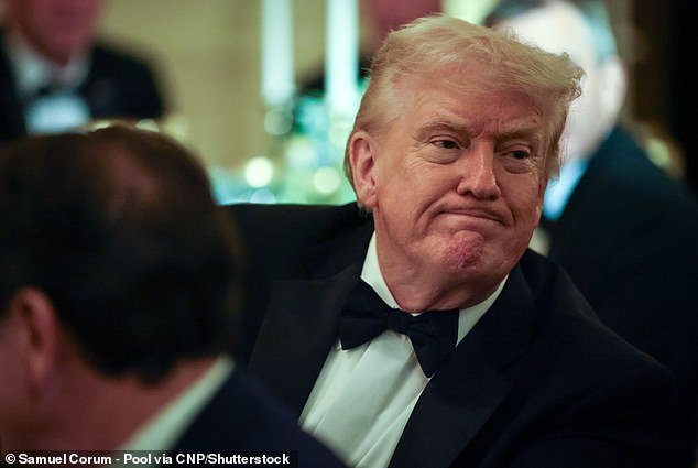 Groenlandia dice «no, gracias» después de que Trump planea enviar un «enorme barco hospital» al territorio ártico mientras la tripulación estadounidense era evacuada del submarino