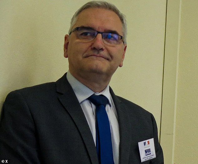 Las mujeres que afirman haber sido drogadas y obligadas a orinarse por un funcionario francés en entrevistas de trabajo han hablado de su vergüenza hasta decir que «la policía no las culpó».