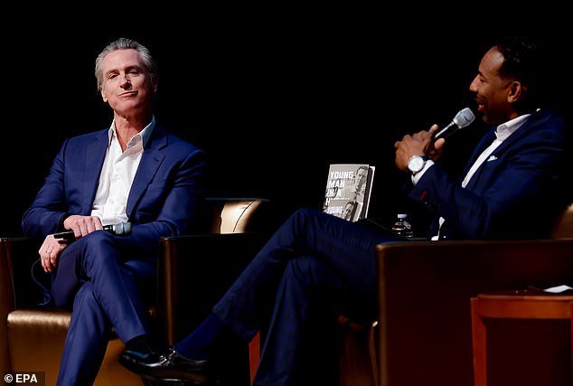 Gavin Newsom provoca una reacción violenta después de intentar cortejar a los votantes negros al afirmar que no sabe leer: «Soy como tú»