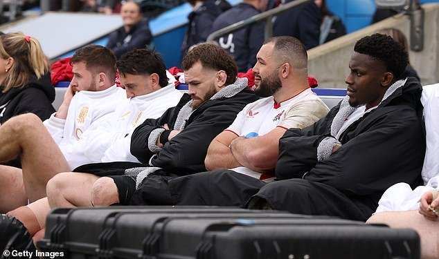 Nuestro equipo de rugby que fracasa constantemente es la mayor vergüenza para el fútbol inglés. Han sido humillados una vez más por su sequía de trofeos. Esto es nada menos que una estafa, escribe IAN HERBERT