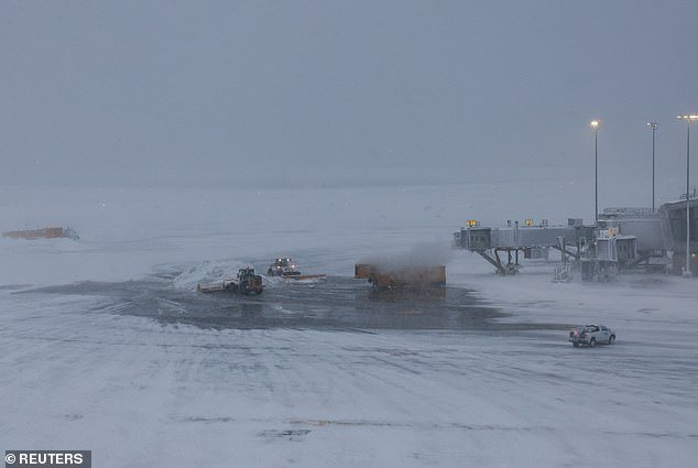 106604799-15584567-Travel_chaos_has_swept_the_East_Coast_as_a_huge_blizzard_brought-a-1_1771861777945.jpg
