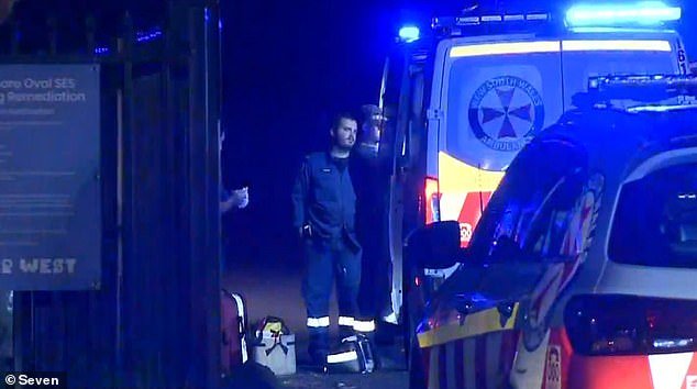 Un adolescente ha sido trasladado al hospital tras ser encontrado con heridas de arma blanca en Blackmore Oval en Leichhardt.