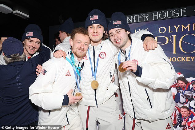 La ex estrella de ESPN critica a las estrellas del hockey de EE. UU. como «ensimismadas y misóginas» por aceptar la invitación del Estado de la Unión de Trump