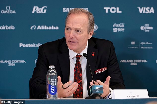 Salty llama al entrenador de hockey de Canadá una ‘derrota dolorosa’ después de pasar a la ofensiva tras perder la medalla de oro ante el equipo de EE. UU.