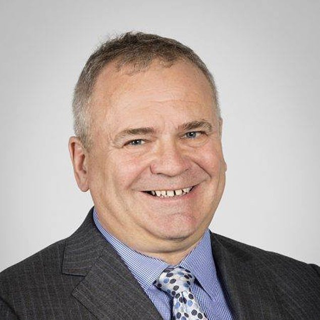 Un socio principal de un bufete de abogados que hizo comentarios sexuales en estado de ebriedad a cuatro mujeres en una fiesta de Navidad ha sido suspendido de ejercer durante un año.