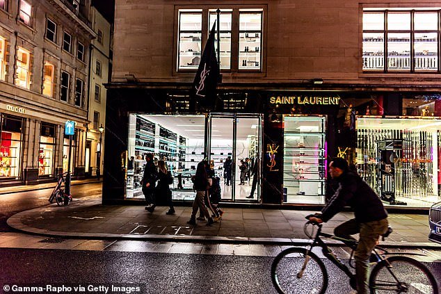 La pandilla robó 500.000 libras esterlinas en artículos de diseño de minoristas de lujo de Londres durante una ola de alboroto que duró tres meses, según escuchó un tribunal.